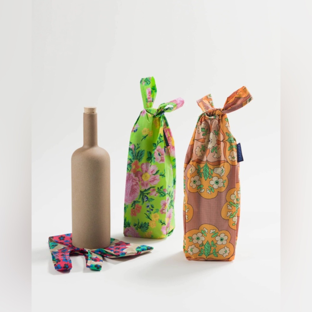 NWOT BAGGU Wine Bag - Pop Floral - Discontinued